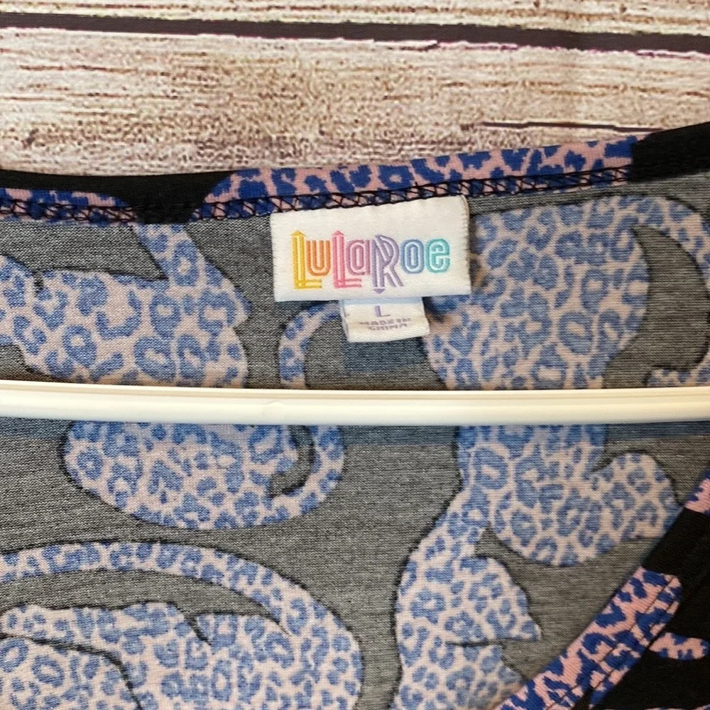 💜💜 LulaRoe Cheetah Short Sleeve Top Size L